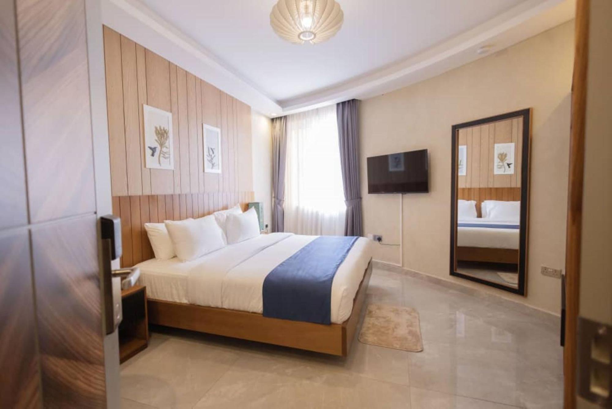 Grik Hotel - Ентебе Екстериор снимка