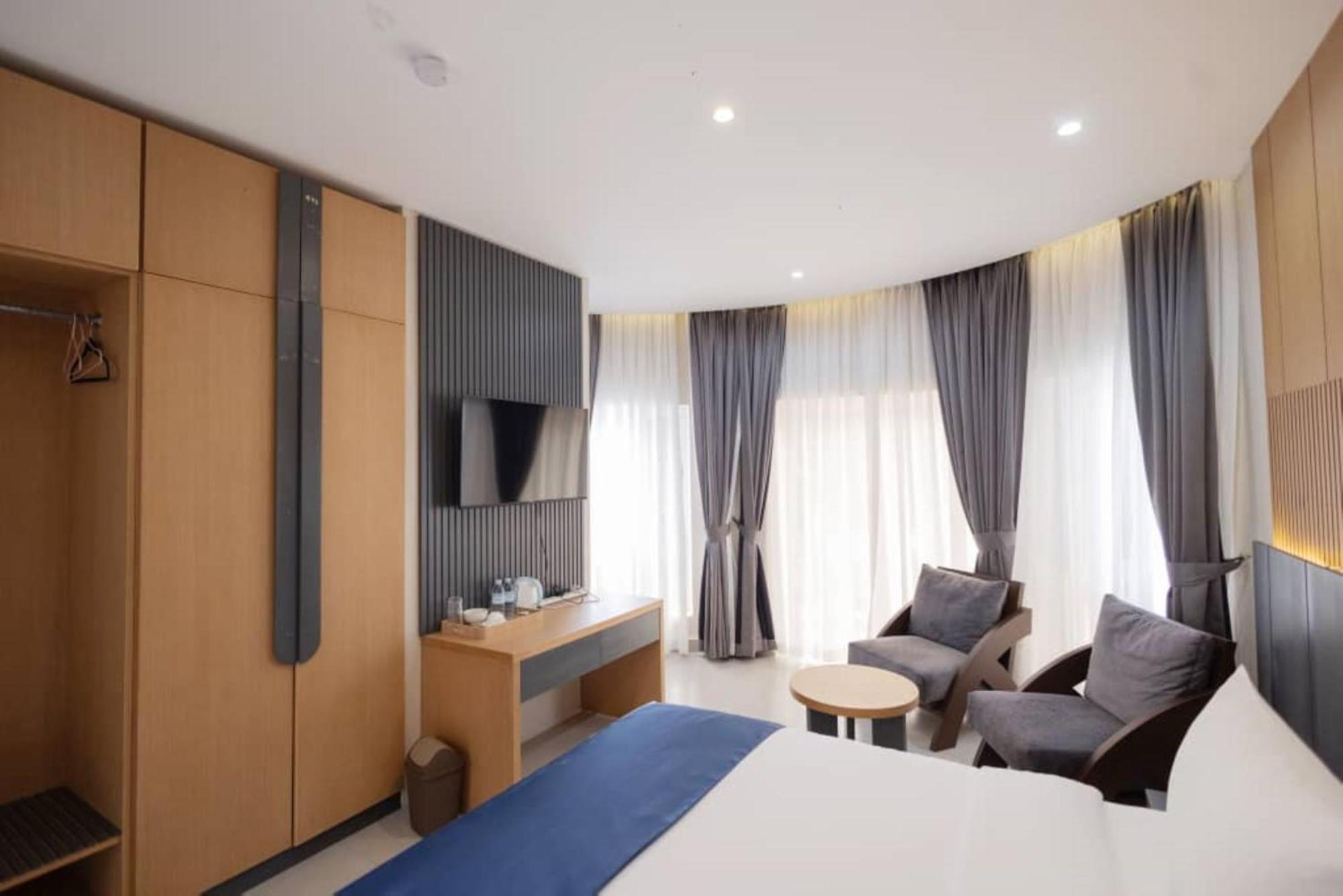 Grik Hotel - Ентебе Екстериор снимка