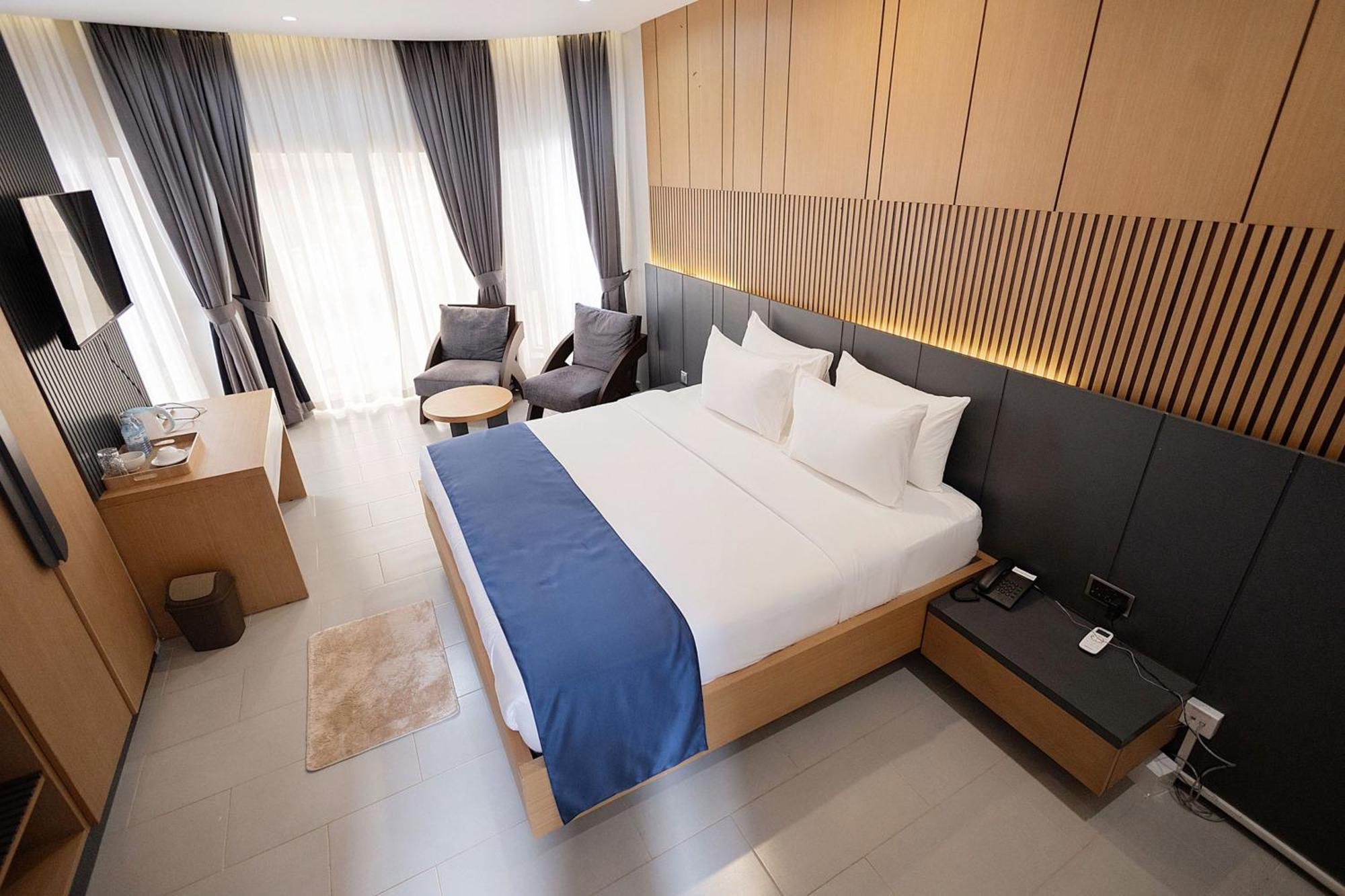 Grik Hotel - Ентебе Екстериор снимка