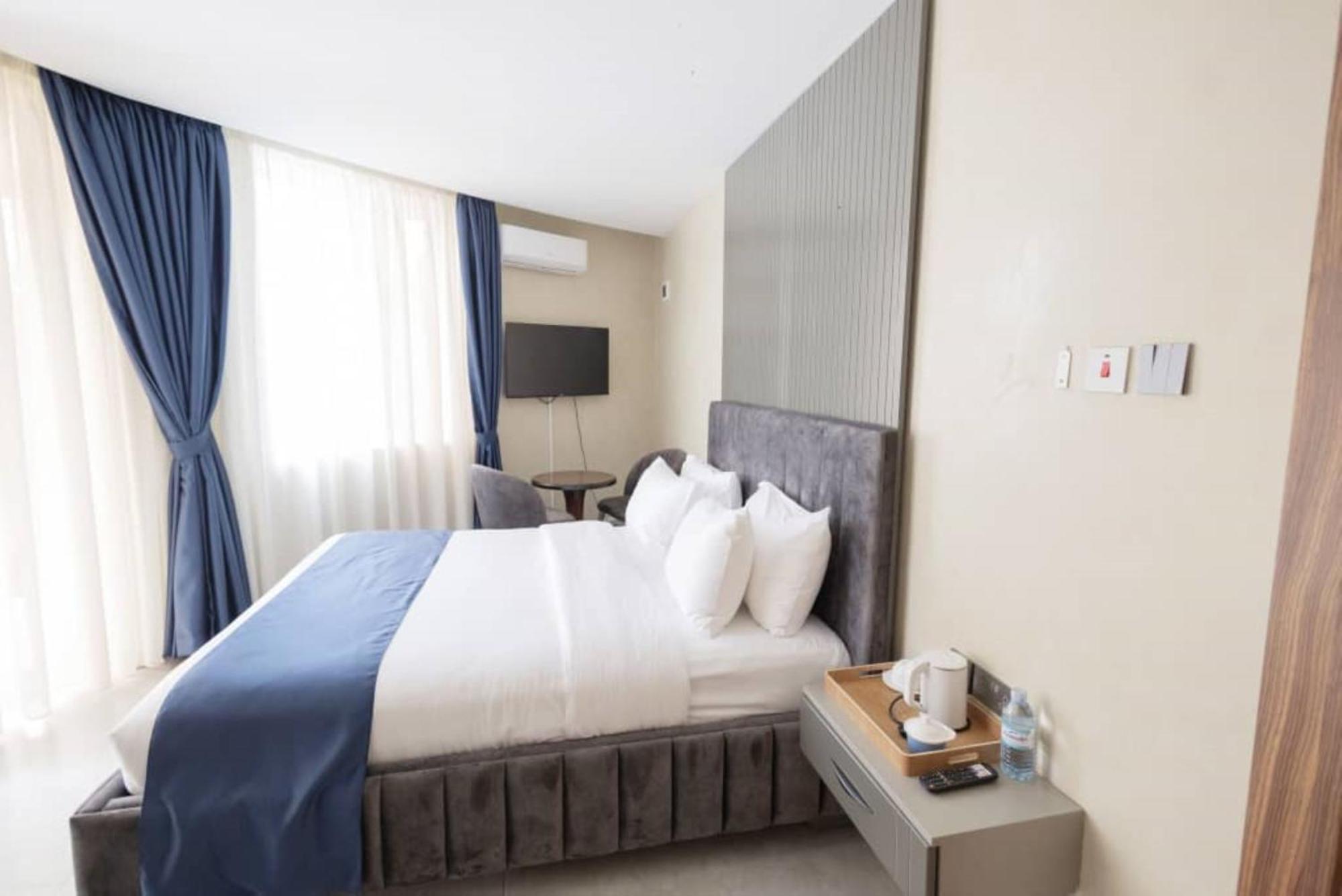 Grik Hotel - Ентебе Екстериор снимка