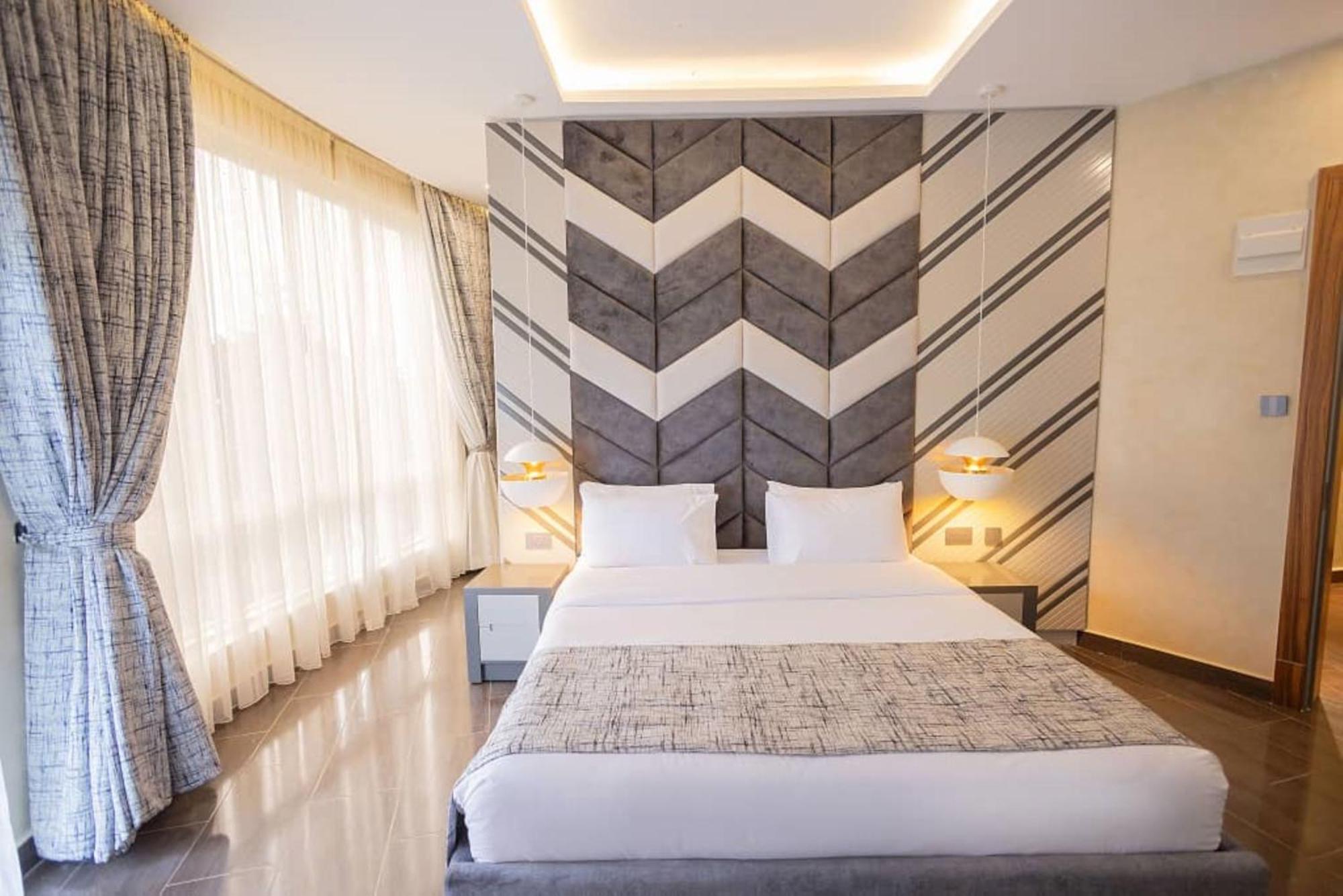 Grik Hotel - Ентебе Екстериор снимка