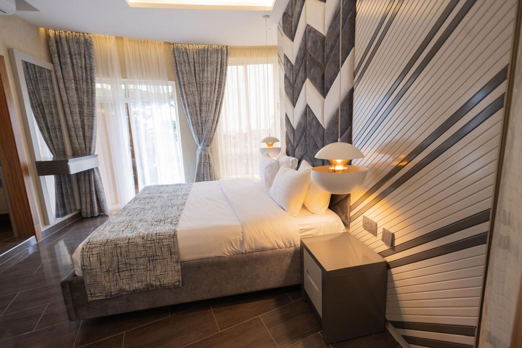 Grik Hotel - Ентебе Екстериор снимка