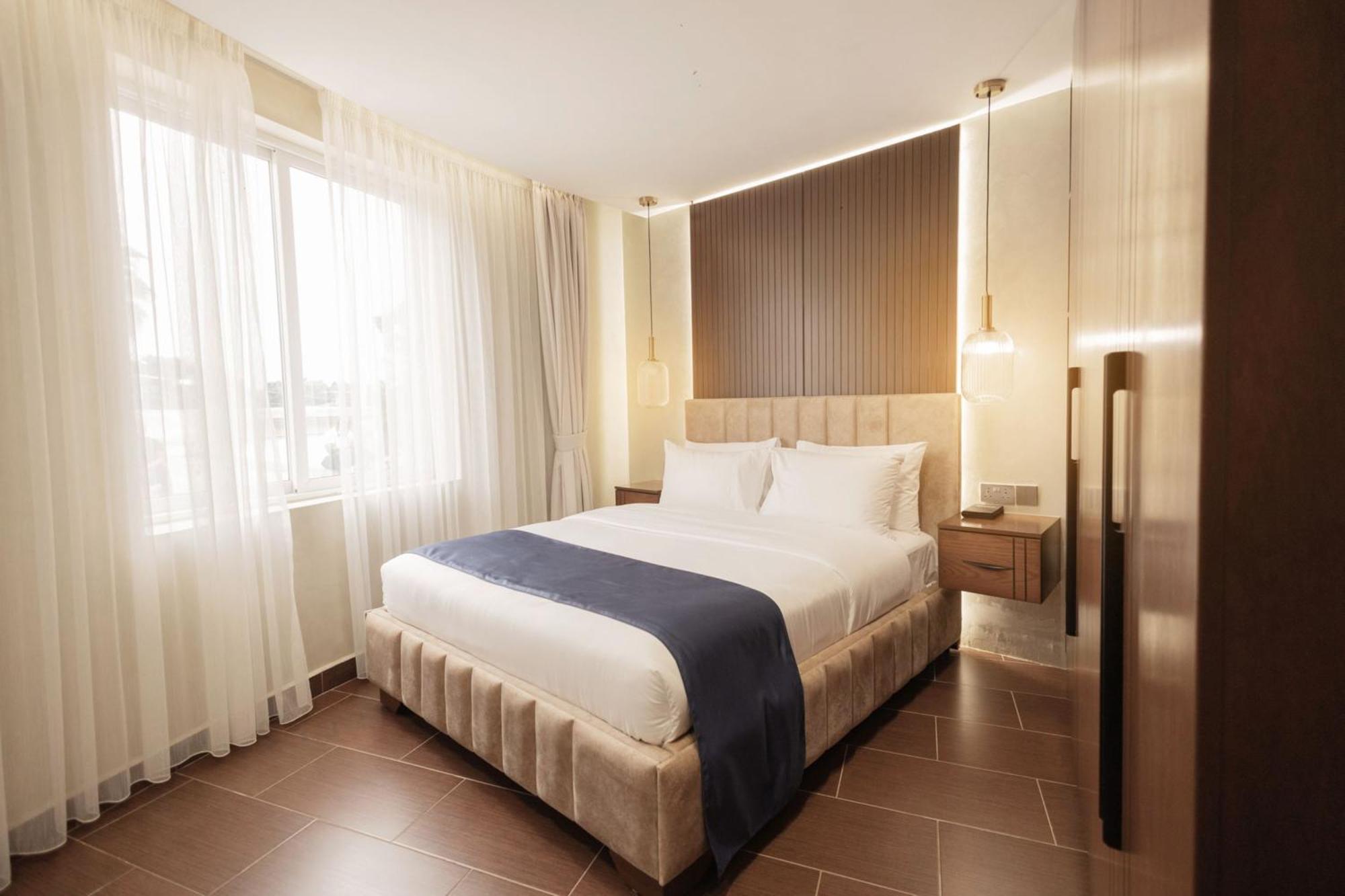 Grik Hotel - Ентебе Екстериор снимка