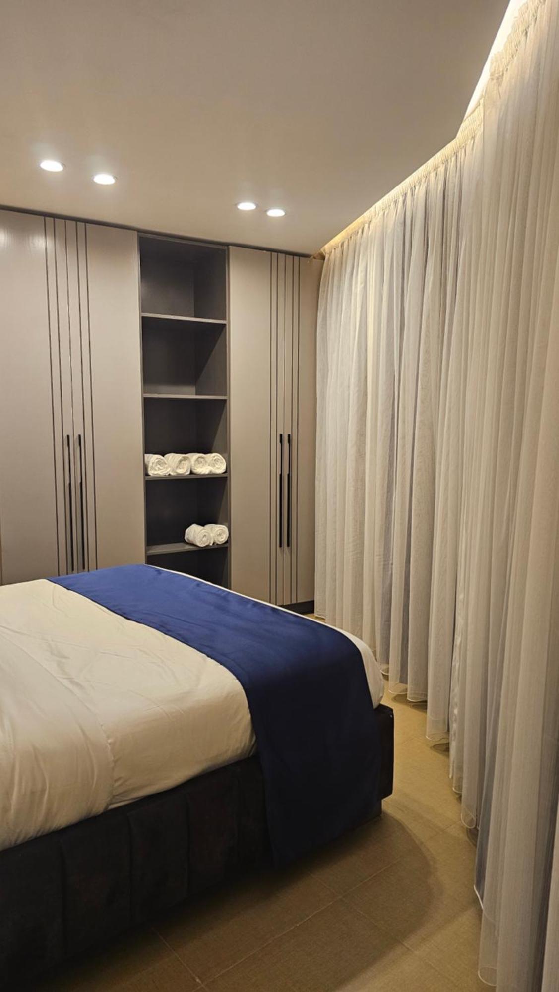 Grik Hotel - Ентебе Екстериор снимка